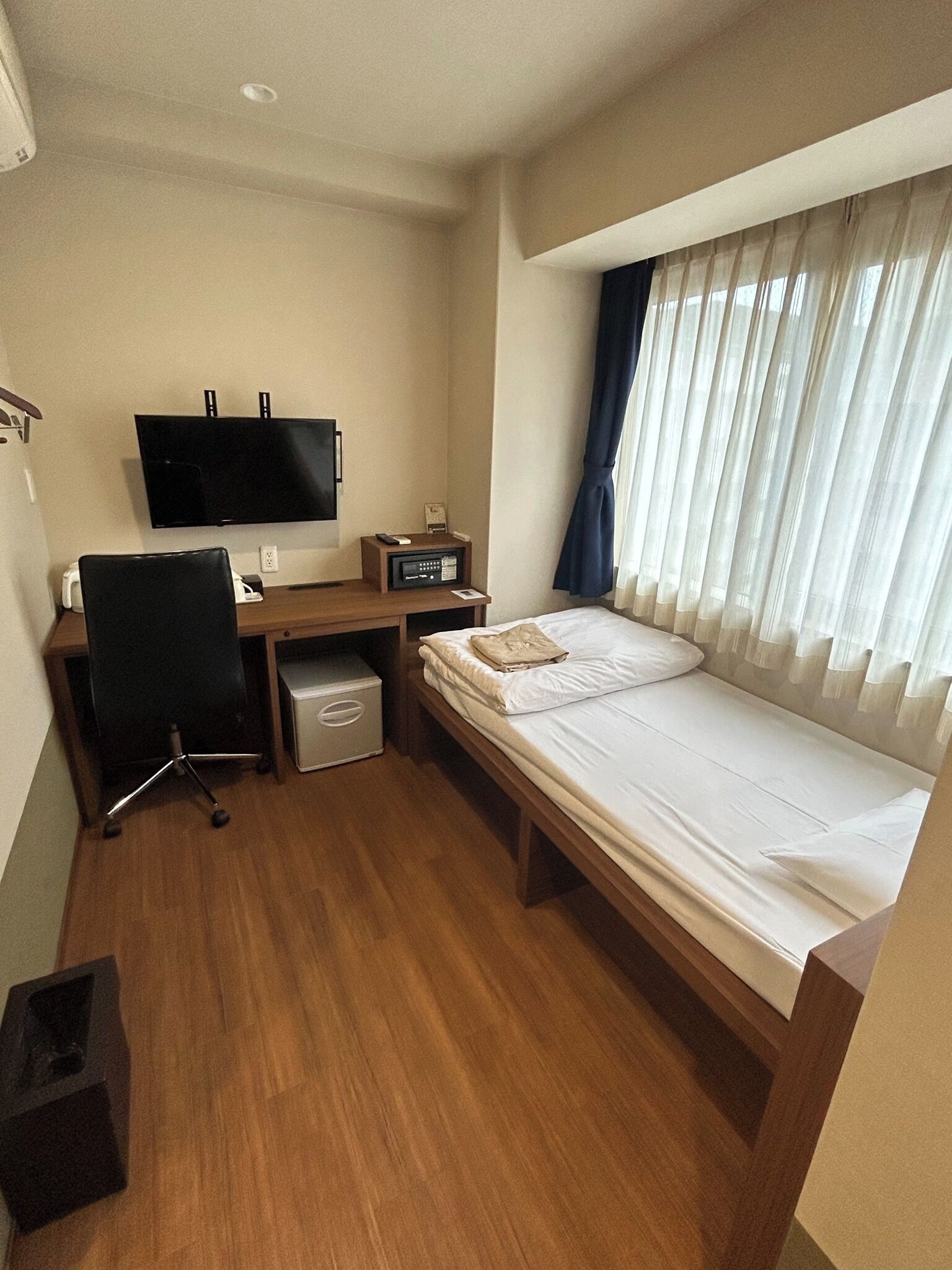 1 bedroom, desk, free WiFi, bed sheets