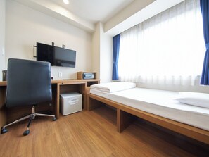 1 bedroom, desk, free WiFi, bed sheets