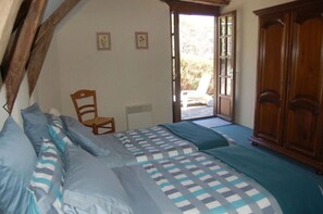 3 bedrooms, iron/ironing board, free WiFi, bed sheets