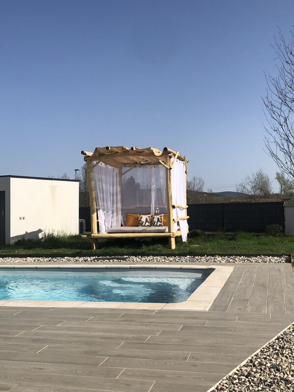 Piscine extérieure, piscine chauffée