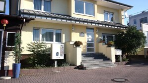 Unclassified image, 4 of 8, button - Hotel Fasanenhof (Kelsterbach)