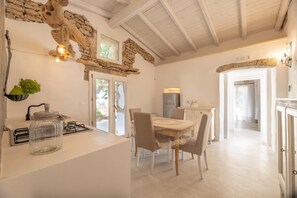 Réfrigérateur, four, plaque de cuisson