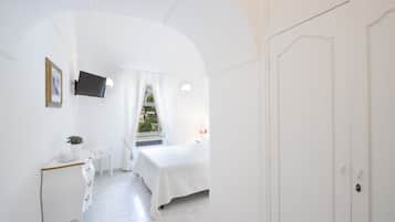 Triple Room, Connecting Rooms, Sea View | Minibar, free WiFi, bed sheets