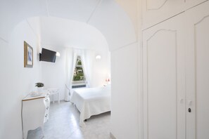 Triple Room, Connecting Rooms, Sea View | Minibar, free WiFi, bed sheets - Villa Dalu (Positano)