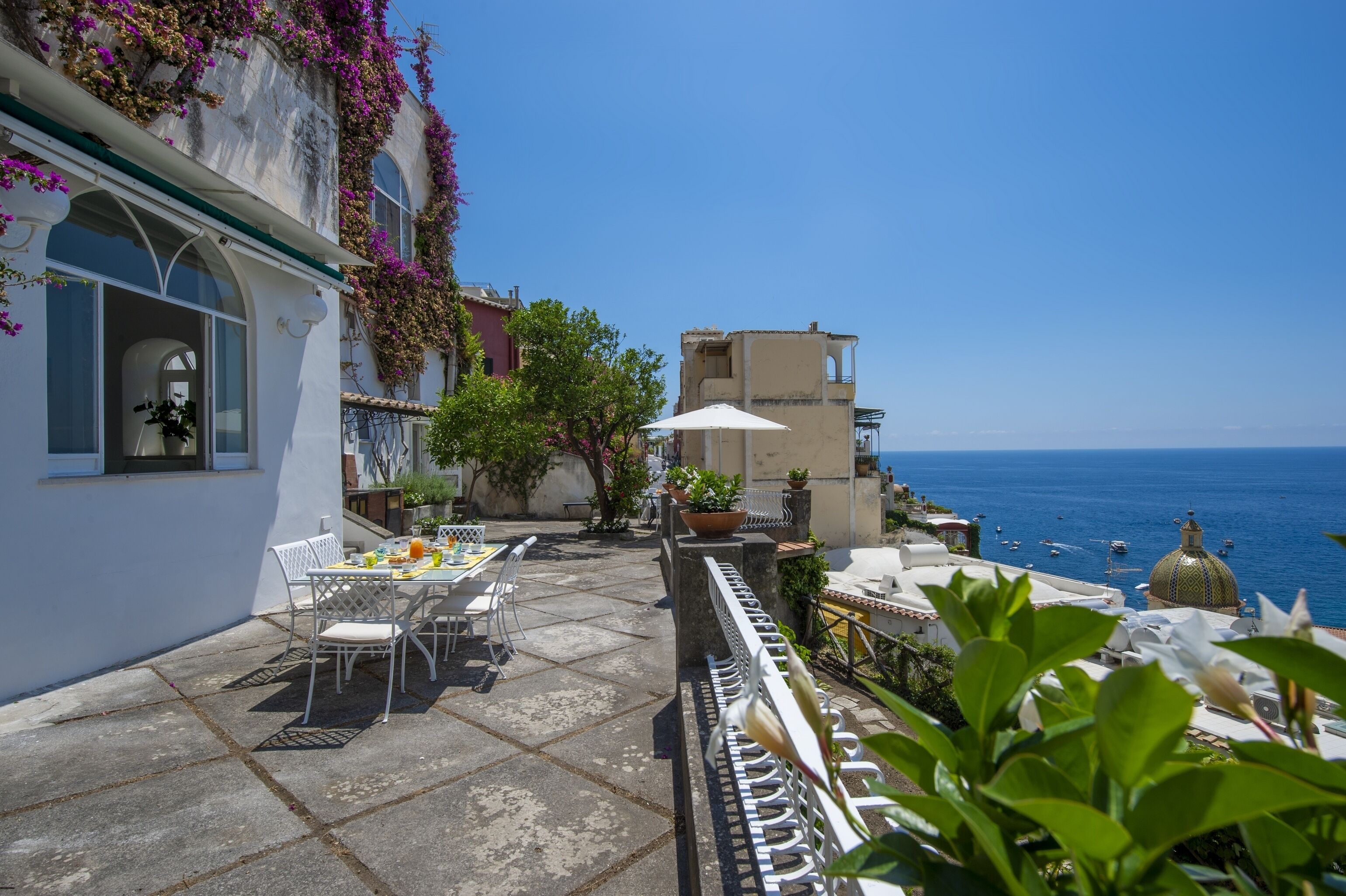 Café da manhã com pratos da culinária local grátis todos os dias