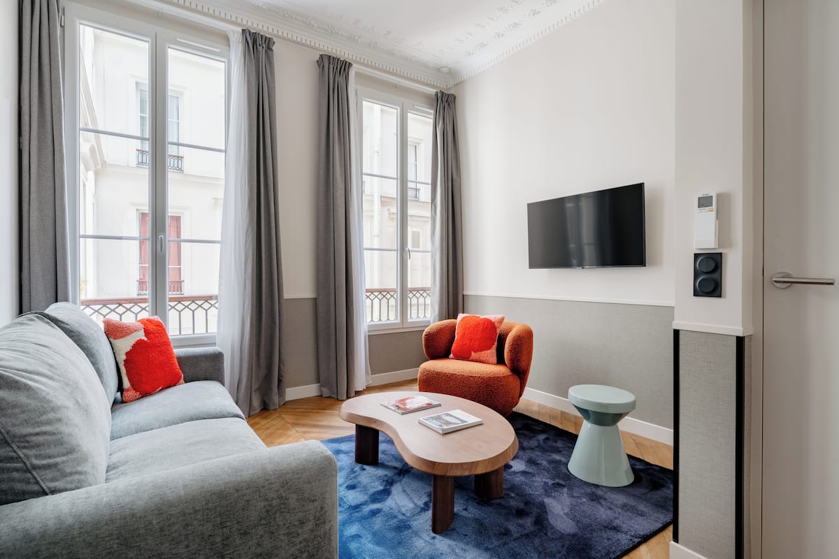 Apartment N°22 : 2-bedroom | Living area | 80-cm plasma TV with satellite channels, TV