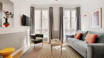 Design Apartment | Living area | 80-cm plasma TV with satellite channels, TV