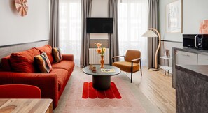 Apartment N°1 : 3-bedrooms | Living area | 80-cm plasma TV with satellite channels, TV - Edgar Suites Saint-Lazare - Amsterdam (Paris)