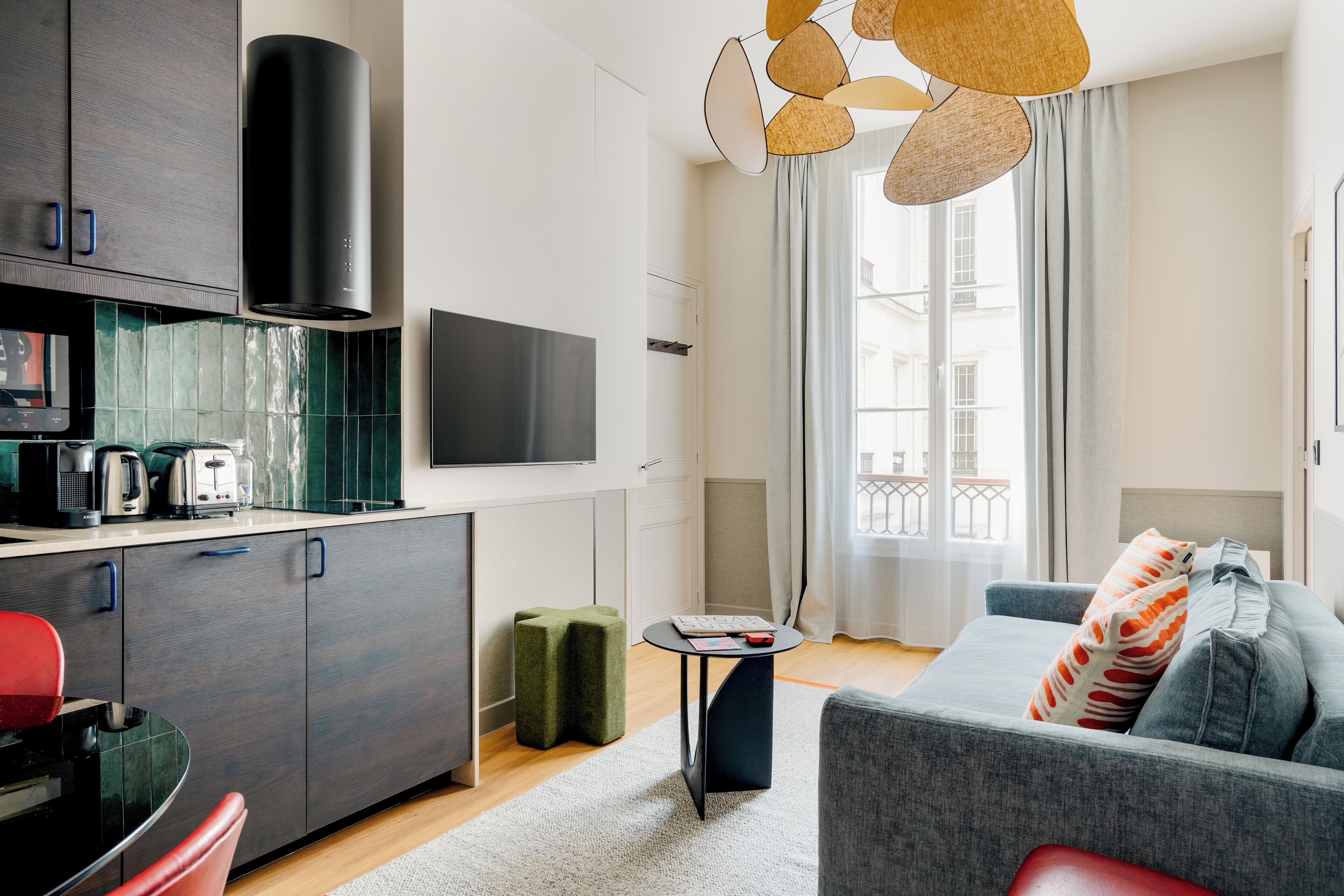 Apartment N°33 : 1-bedroom | Living area | 80-cm plasma TV with satellite channels, TV