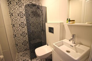 Dusche, Hydromassagedusche, Haartrockner, Handtücher