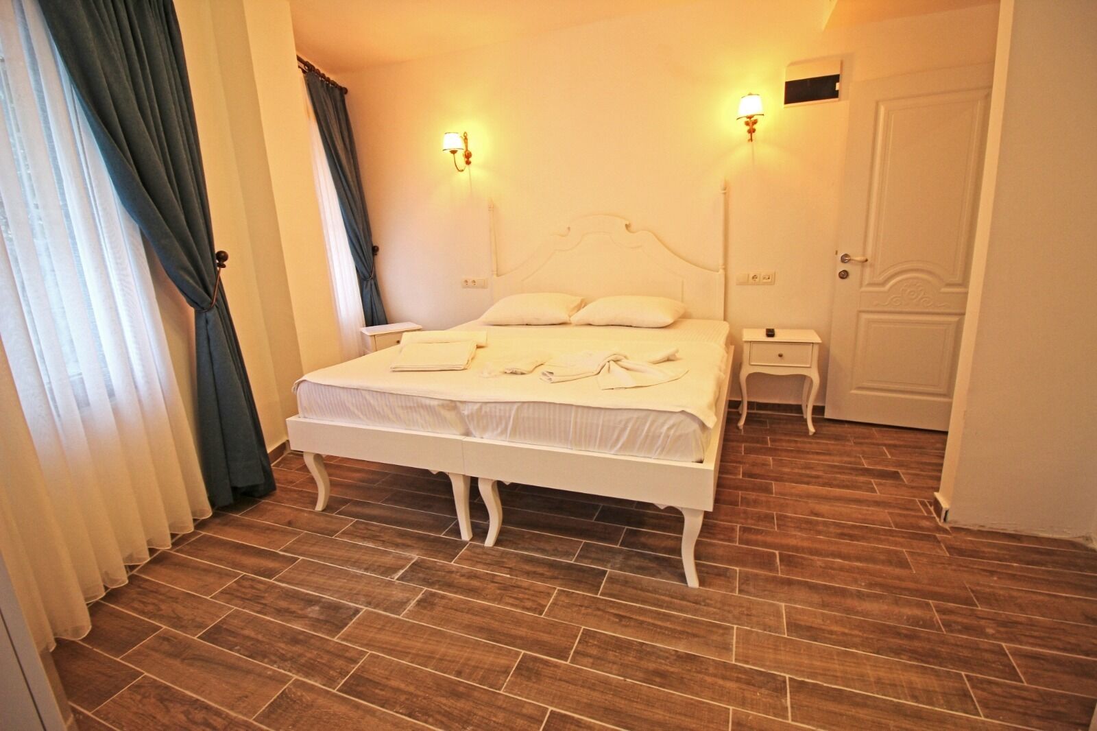 deluxe double room | desk, free wifi, bed sheets