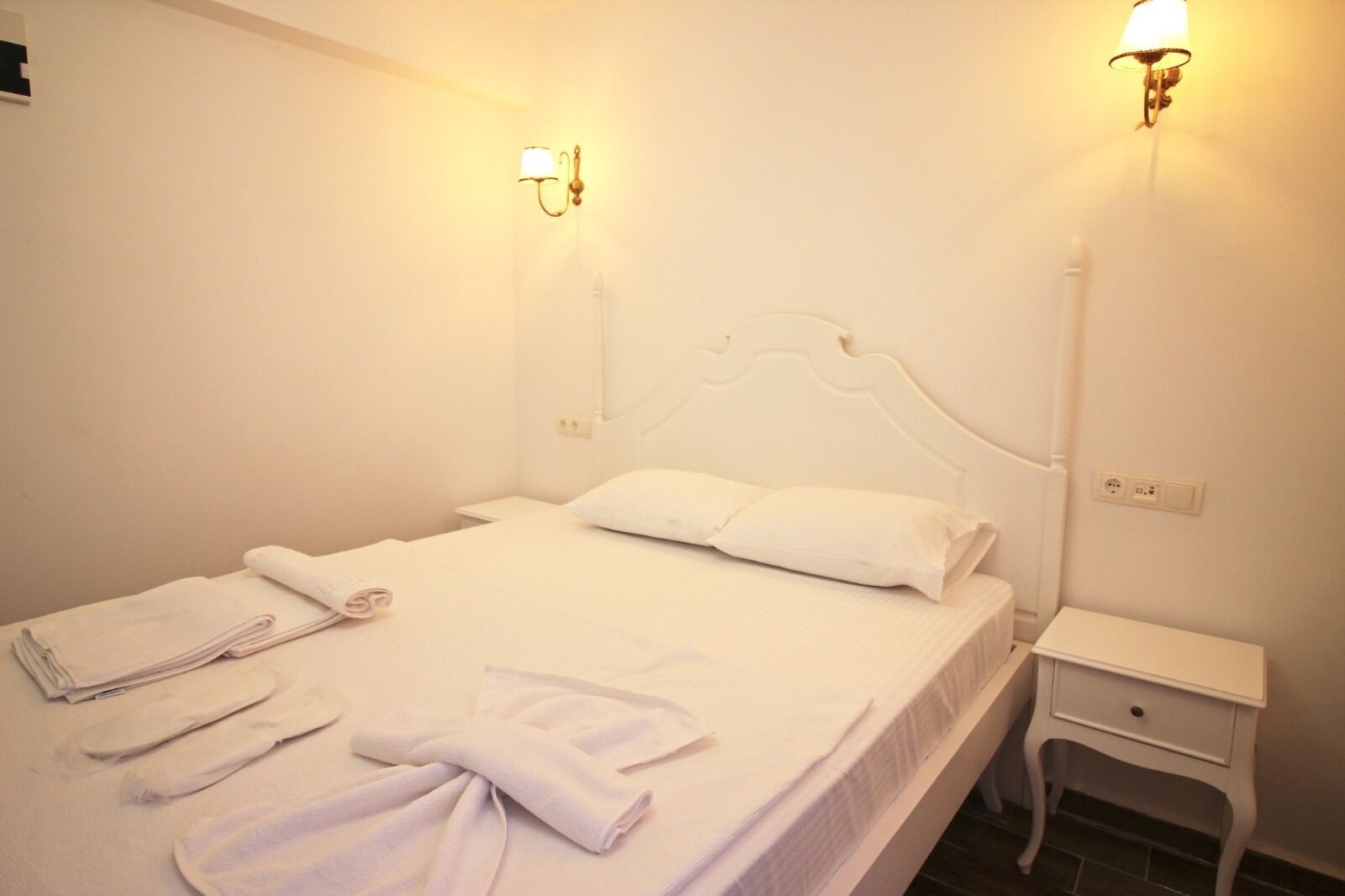 standard double room | desk, free wifi, bed sheets