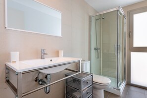 Shower, hair dryer, towels - Holiday Home “Aloe” with Garden, Terraces & Wi-Fi (Son Serra de Marina)