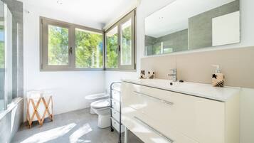 Doccia, asciugacapelli, asciugamani