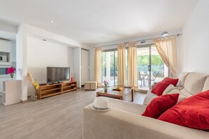 TV - Holiday Home “Aloe” with Garden, Terraces & Wi-Fi (Son Serra de Marina)