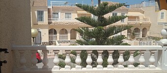 Very bright and fresh bungalow with terrace, swimming pool and close to the best beaches.