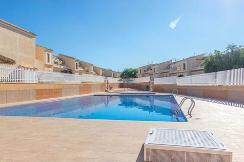 Very bright and fresh bungalow with terrace, swimming pool and close to the best beaches.