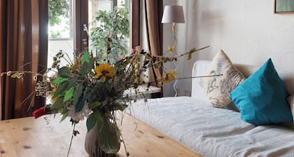 Zentrale Ferienwohnung "Gnadenseeblick" am Bodensee mit Blick auf den See und die Berge