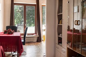 Dining - Central Apartment “Gnadenseeblick” on Lake Constance with Lake and Mountain Views (Allensbach)