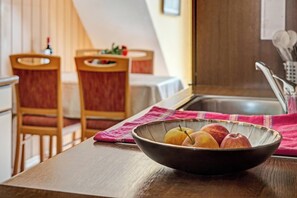 Dining - Central Apartment “Reichenaublick” on Lake Constance with Lake and Mountain Views (Allensbach)