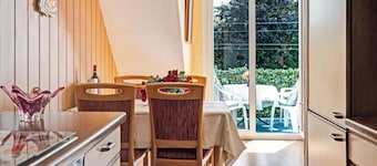 Central Apartment “Reichenaublick” on Lake Constance with Lake and Mountain Views