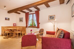 Dining - Holiday Apartment "Risthof 1" with Wi-Fi, Shared Garden, Sauna & Playground (Owingen)