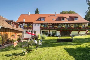 Exterior - Holiday Apartment "Risthof 1" with Wi-Fi, Shared Garden, Sauna & Playground (Owingen)