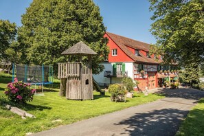 Children's area - Holiday Apartment "Risthof 1" with Wi-Fi, Shared Garden, Sauna & Playground (Owingen)