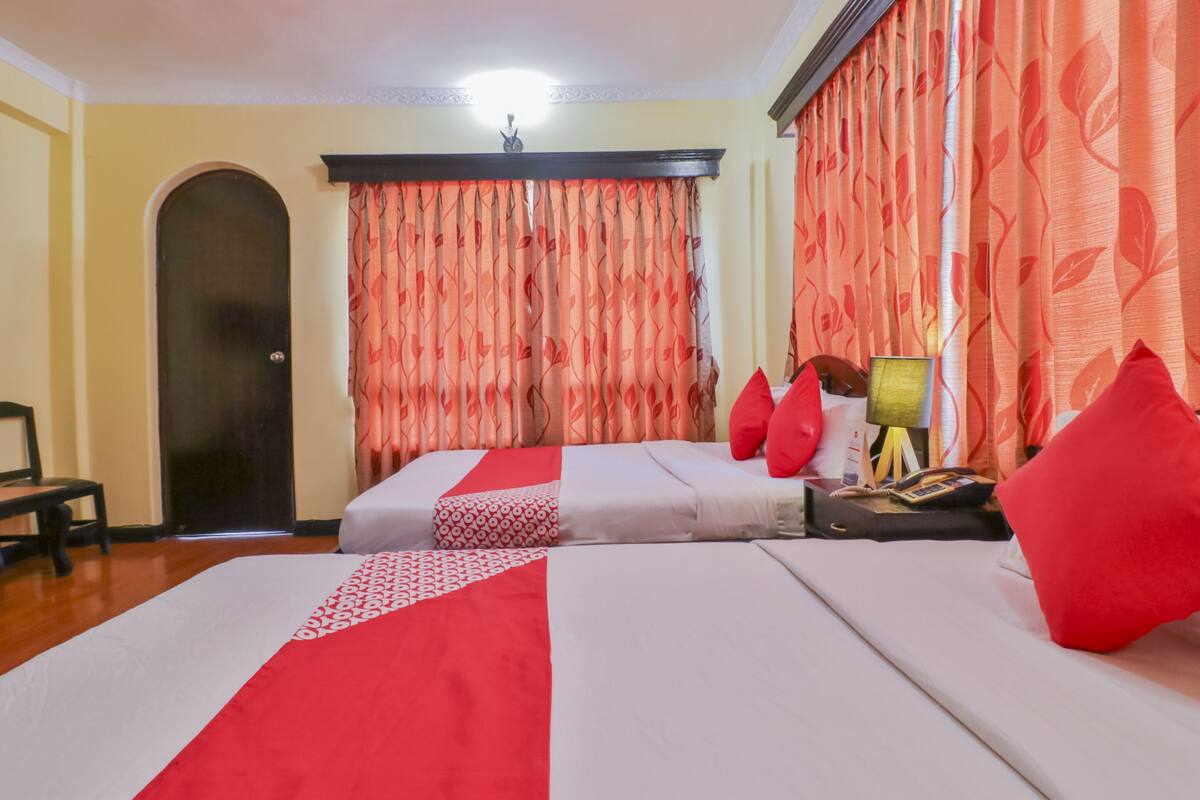 Deluxe Triple Room | Memory foam beds, individually decorated, individually furnished, desk