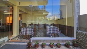 Restaurant - Hotel Bougainvillea (Pokhara)