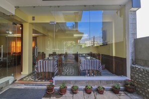 Restaurant - Hotel Bougainvillea (Pokhara)