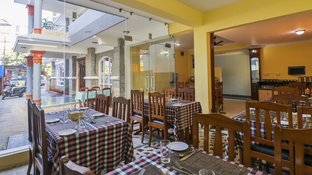 Breakfast area - Hotel Bougainvillea (Pokhara)