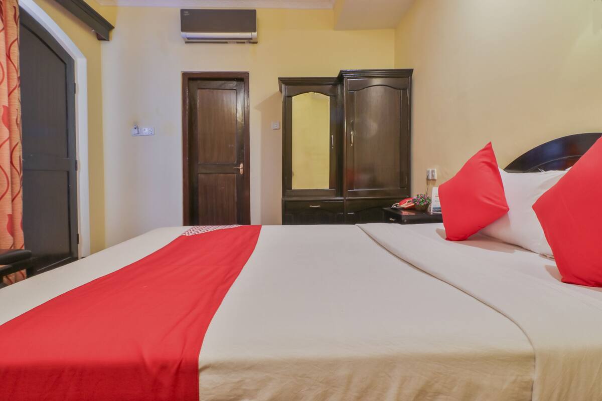 Deluxe Single Room | Memory-foam beds, desk, laptop workspace, free WiFi