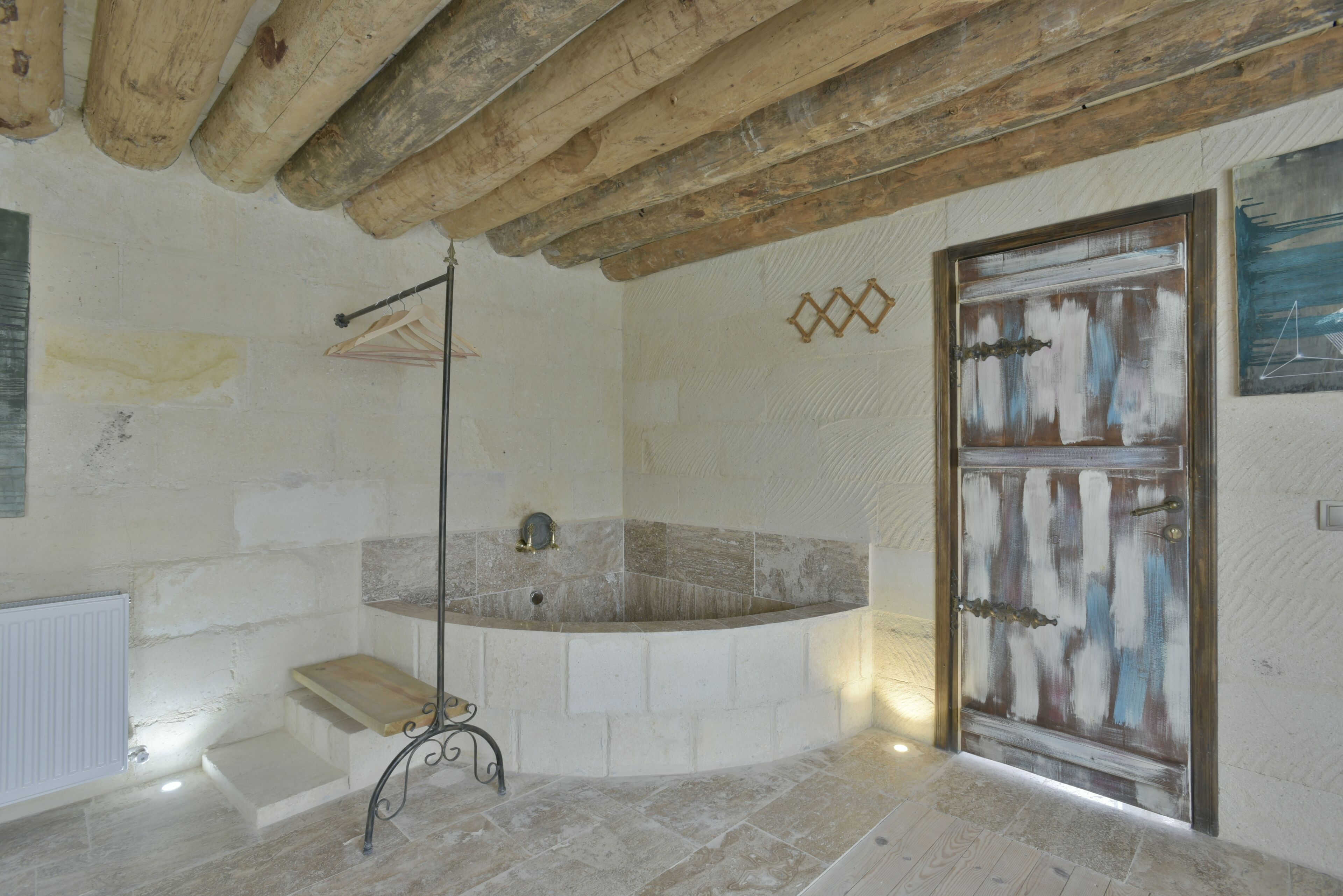 Deluxe Room | Blackout drapes, iron/ironing board, free WiFi