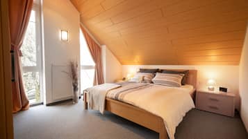 3 bedrooms, iron/ironing board, free WiFi, bed sheets