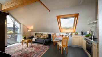 TV, DVD player, ping pong, stereo