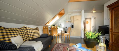 Televisión, reproductor de DVD, tenis de mesa y estéreo