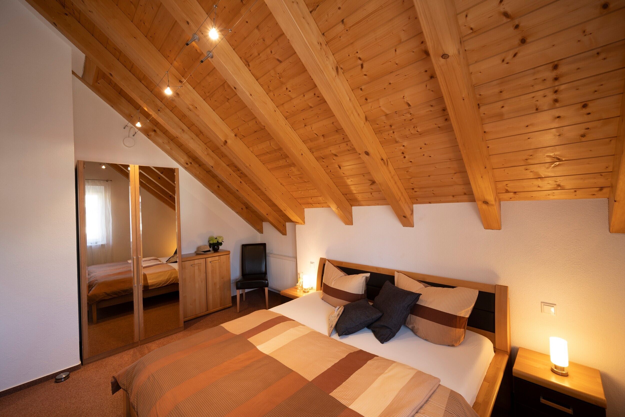 5 Schlafzimmer, Bügeleisen/Bügelbrett, kostenloses WLAN, Bettwäsche