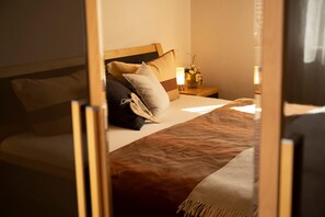 5 habitaciones, tabla de planchar con plancha y wifi gratis 