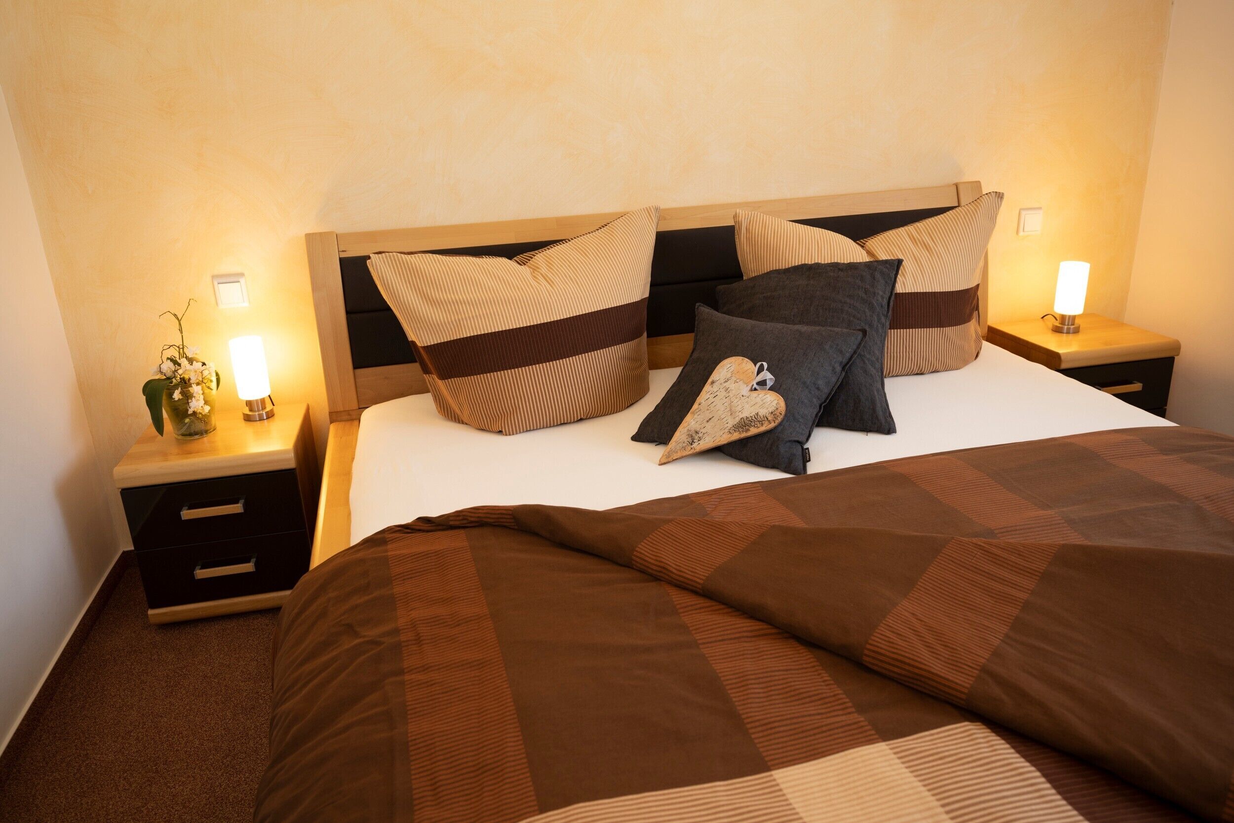 5 bedrooms, iron/ironing board, free WiFi, bed sheets