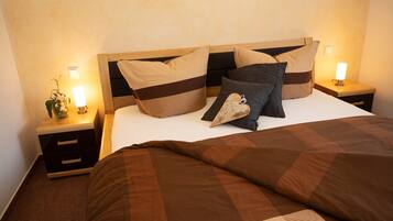 5 bedrooms, iron/ironing board, free WiFi, bed sheets