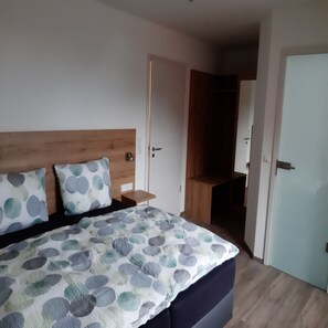 Free WiFi, bed sheets - Gästezimmer Düll (Dettelbach)