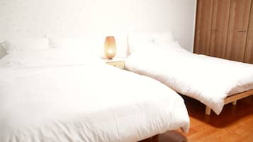 3 bedrooms, desk, iron/ironing board, free WiFi