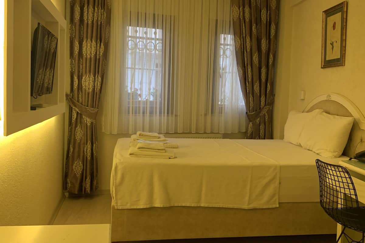 Comfort Double Room | 3 bedrooms, desk, soundproofing, free WiFi