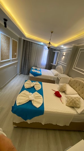 Desk, soundproofing, free WiFi - Elisa Hotel (Istanbul)