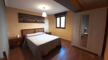 3 chambres, fer et planche Ă  repasser, draps fournis