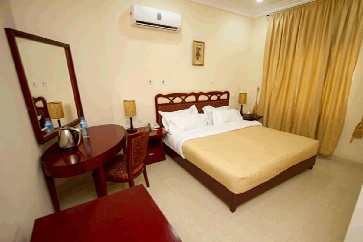 Standard Room | Desk, laptop workspace, iron/ironing board (on request), WiFi (free)