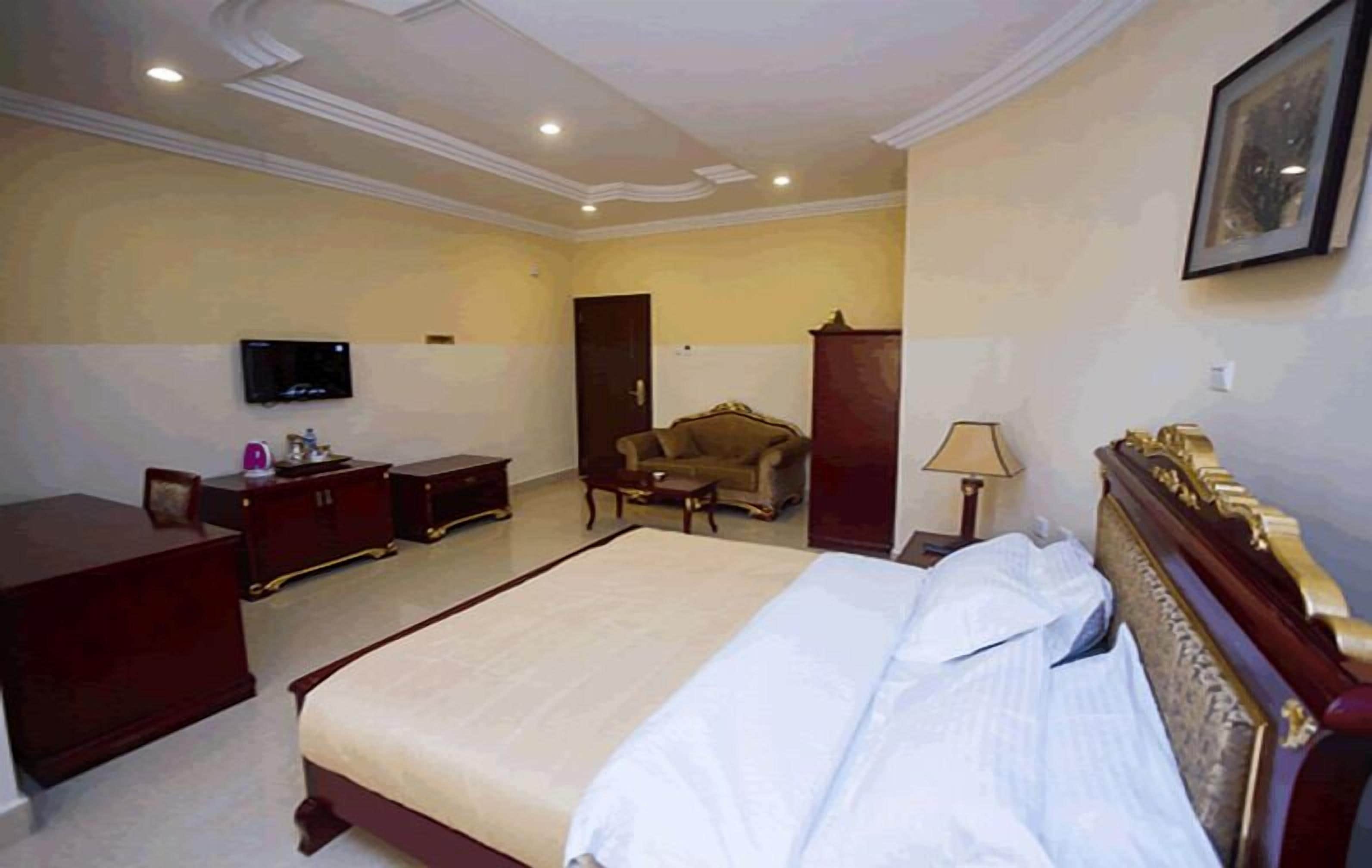 executive room | desk, laptop workspace, iron/ironing board, free wifi