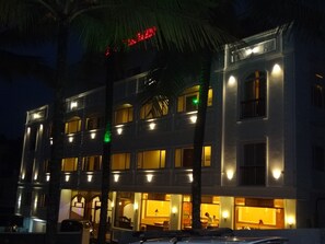 Front of property – evening/night - Seasons Thekkady (Peermade)