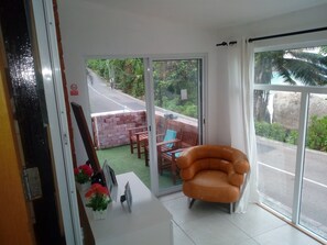 Smart TV, DVD player, stereo - The luxurious Caranavilla house. (Carana)